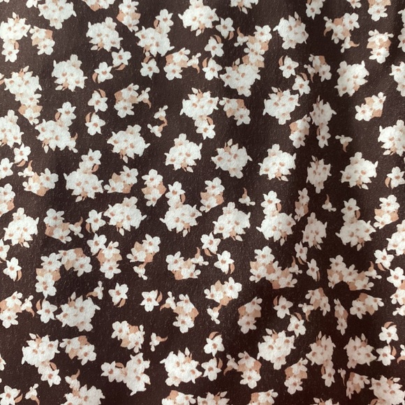 Rash guard, brown with small white flowers, worn once - Picture 2 of 3